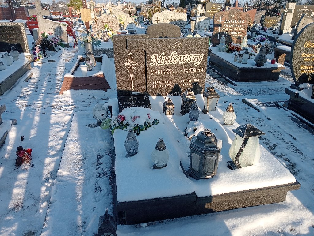 Grób ARTUR MULEWSKI