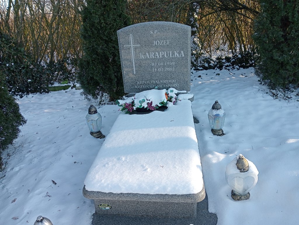 Grób Józef Karapulka